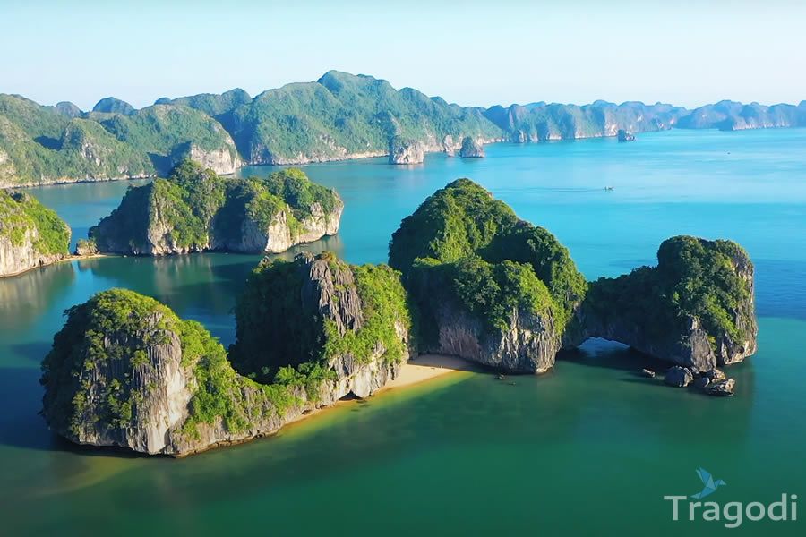 10 Reasons to Visit Ha Long Bay Vietnam