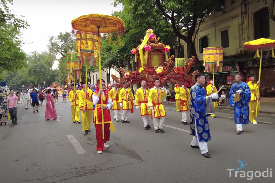 Experience the traditional festivals of Hanoi