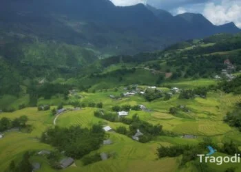 Y Linh Ho Village