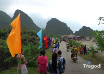 Khau Vai love market