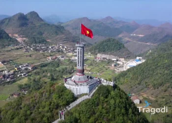 Lung Cu Flagpole