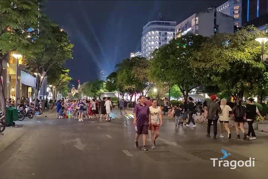 Nguyen Hue Walking Street