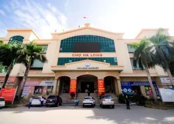 Ha Long market